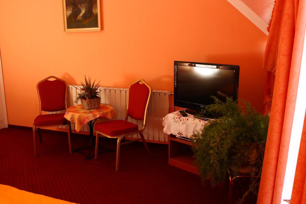 Kalman Panzio Bed and Breakfast Szeged Buitenkant foto