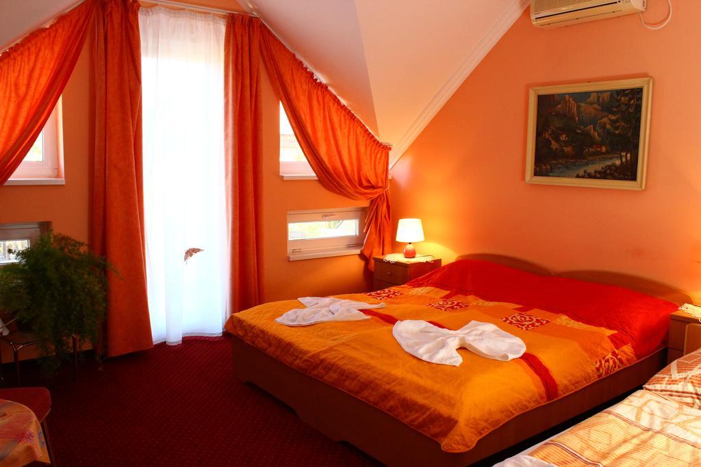 Kalman Panzio Bed and Breakfast Szeged Buitenkant foto