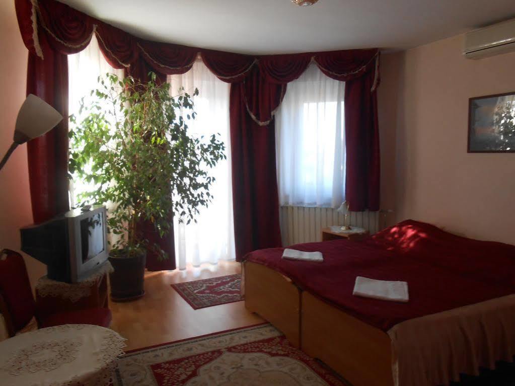 Kalman Panzio Bed and Breakfast Szeged Buitenkant foto
