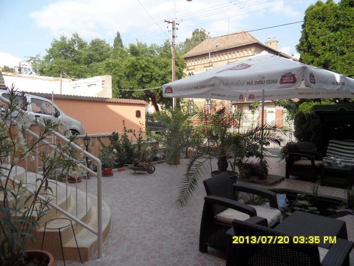 Kalman Panzio Bed and Breakfast Szeged Buitenkant foto